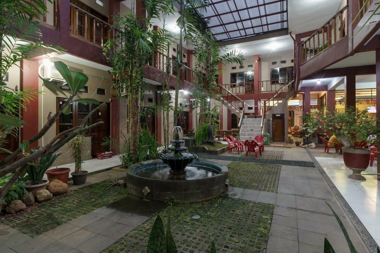 Отель Reddoorz Syariah Near Fort Marlborough Бенгкулу Экстерьер фото